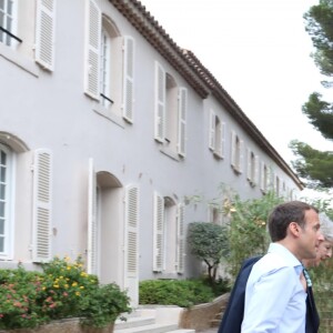 Le président Emmanuel Macron et sa femme la première dame Brigitte Macron reçoivent la première ministre britannique Theresa May et son mari Philip May au Fort de Brégançon le 3 août 2018. © Franz Chavaroche / Nice Matin / Bestimage