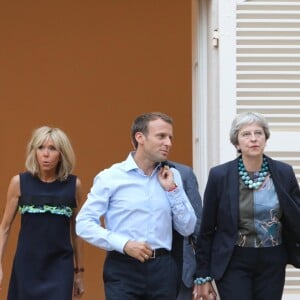 Le président Emmanuel Macron et sa femme la première dame Brigitte Macron reçoivent la première ministre britannique Theresa May et son mari Philip May au Fort de Brégançon le 3 août 2018. © Franz Chavaroche / Nice Matin / Bestimage