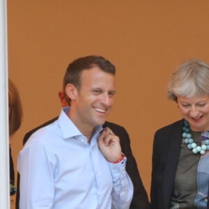 Le président Emmanuel Macron et sa femme la première dame Brigitte Macron reçoivent la première ministre britannique Theresa May et son mari Philip May au Fort de Brégançon le 3 août 2018. © Franz Chavaroche / Nice Matin / Bestimage