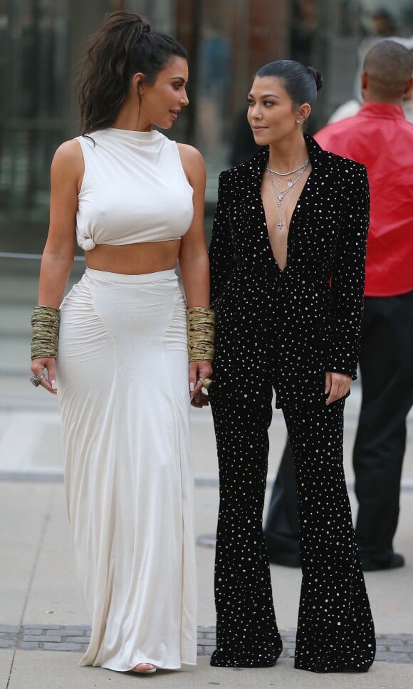 Kim Kardashian et Kourtney Kardashian - Les célébrités arrivent à la soirée CFDA Awards au musée de Brooklyn à New York, le 4 juin 2018  People are seen arriving at the CFDA Awards at the Brooklyn Museum, in Brooklyn, New York, on June 4th 201804/06/2018 - New York