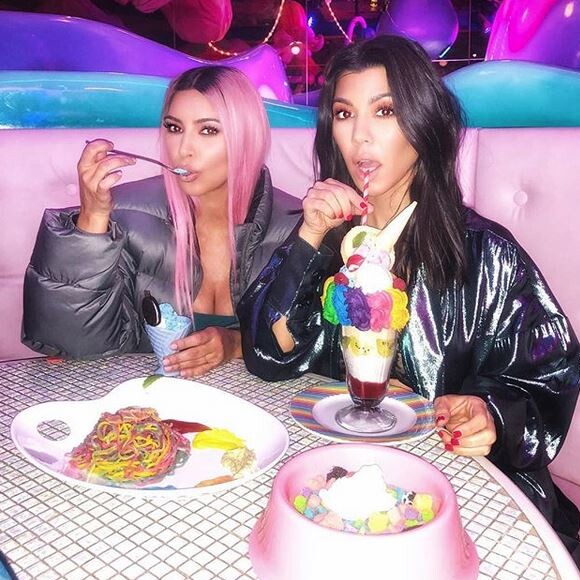 Kourtney et Kim Kardashian. Août 2018.