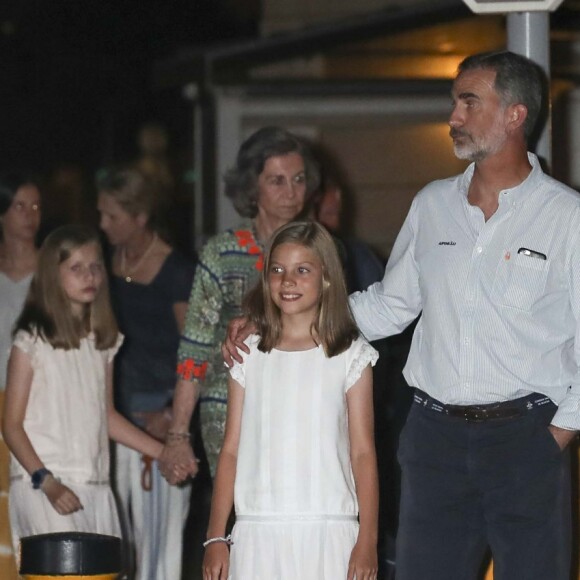 Le roi Felipe VI d'Espagne, la reine Letizia, la princesse Leonor, l'infante Sofia, la reine Sofia, l'infante Elena et ses enfants Victoria et Felipe étaient réunis et de sortie à Palma de Majorque le 4 août 2018 pour le dîner de clôture de la 37e Copa del Rey.