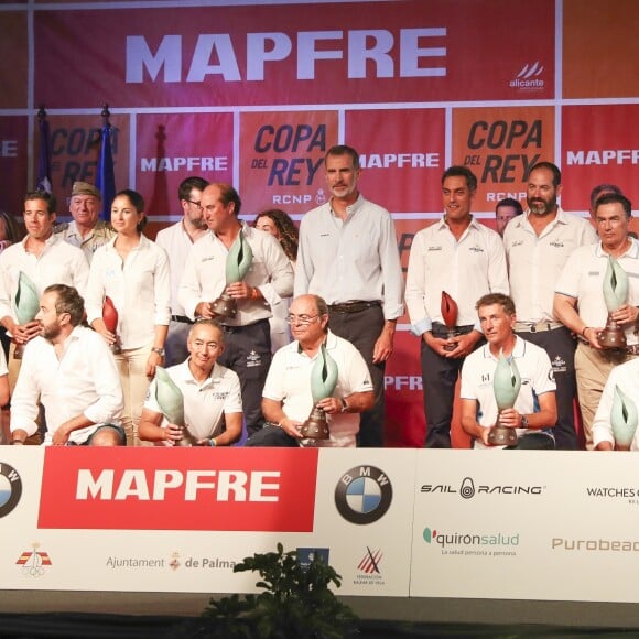 Le roi Felipe VI d'Espagne et sa soeur l'infante Elena ont remis les prix de la 37e Copa del Rey à Palma de Majorque le 4 août 2018.