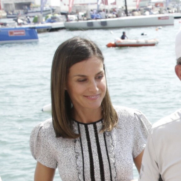 La reine Letizia d'Espagne et ses filles Leonor et Sofia ont rendu visite au roi Felipe VI à bord de son bateau Aifos au dernier jour de la 37e Copa del Rey au club nautique de Palma de Majorque le 4 août 2018.