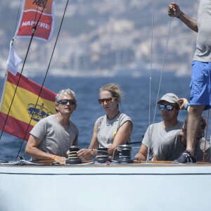L'infante Elena suit la 37e "Copa del Rey" à bord d'un bateau à Palma de Majorque en Espagne, le 2 août 2018.
