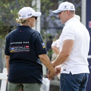 Zara Tindall (Zara Phillips) et Mike Tindall main dans la main lors du Festival de concours complet de Gatcombe le 5 août 2018.