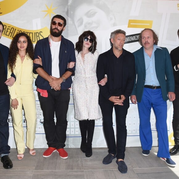 Karim Leklou, Oulaya Amamra, Romain Gavras, Isabelle Adjani, Vincent Cassel, Philippe Katerine, Sofian Khammes - Photocall du film "Le monde est à toi" sur la plage de la Quinzaine des réalisateurs lors du 71ème Festival International du Film de Cannes le 12 mai 2018. © Giancarlo Gorassini/Bestimage