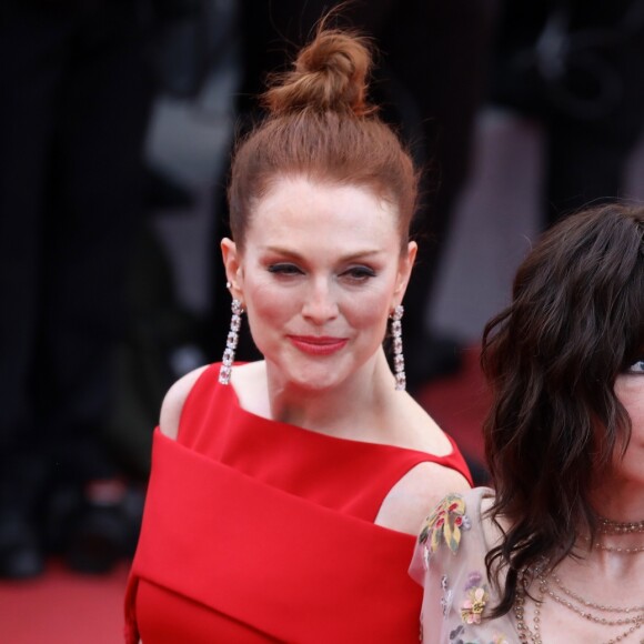 Julianne Moore et Isabelle Adjani - Montée des marches du film "Everybody Knows" lors de la cérémonie d'ouverture du 71ème Festival International du Film de Cannes. Le 8 mai 2018 © Borde-Jacovides-Moreau/Bestimage