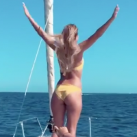 Camille Cerf en bikini : L'ex-Miss assume "cellulite et poignées d'amour"