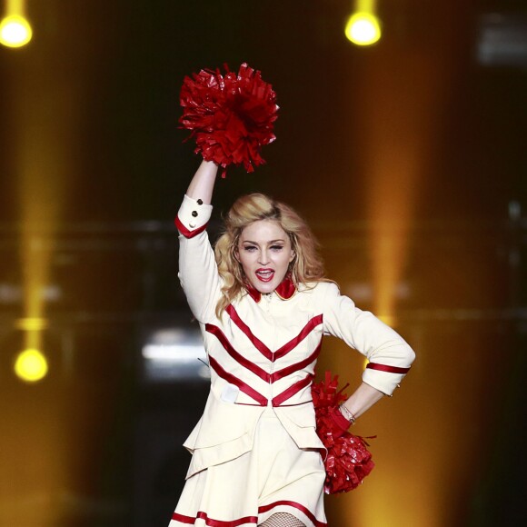 Madonna en pom-pom girl lors d'un concert au Canada en 2012.