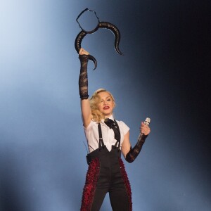 Madonna aux BRIT Awards 2015 à Londres, façon toréro.