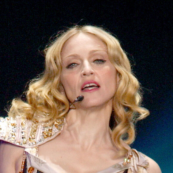 Madonna en corset Lacroix à Los Angeles pour sa tournée "Re-Invention" en 2004.