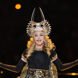 Madonna en Givenchy par Riccardo Tisci lors de la mi-temps du Superbowl à Indianapolis, en 2012.