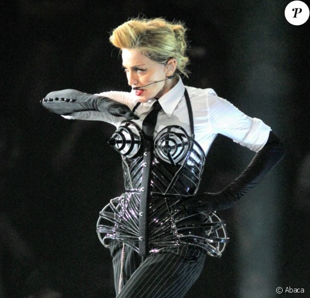 Madonna en corset revisité par Jean Paul Gaultier lors de son "MDNA Tour" à New York, en 2012.