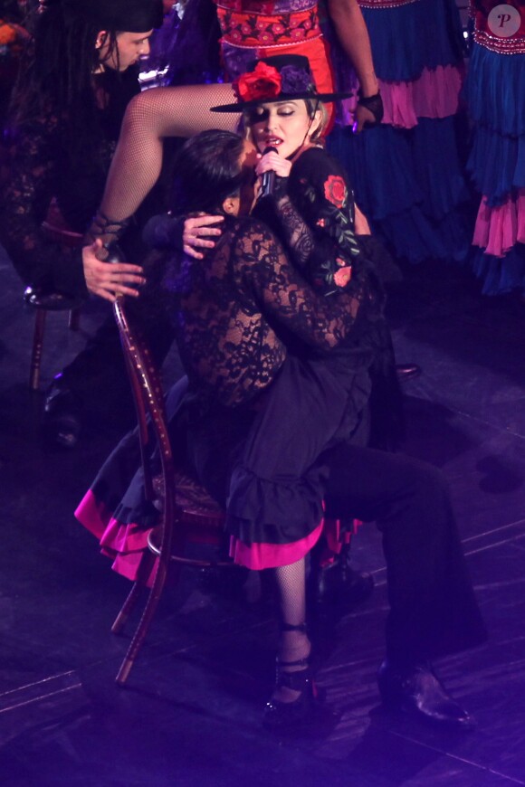 Madonna Alessandro Michele pour Gucci lors de son "Rebel Heart Tour" à Washington à 2015.