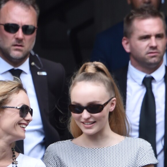 Vanessa Paradis (épouse Benchetrit) et sa fille Lily-Rose Depp - Sorties du défilé de mode "Chanel", collection Haute-Couture automne-hiver 2018/2019, à Paris. Le 3 juillet 2018 © CVS-Veeren / Bestimage