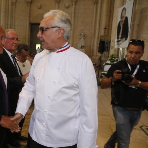 Alain Ducasse, Jean-Pierre Raffarin - Obsèques de Joël Robuchon en la cathédrale Saint-Pierre de Poitiers le 17 août 2018. © Patrick Bernard / Bestimage