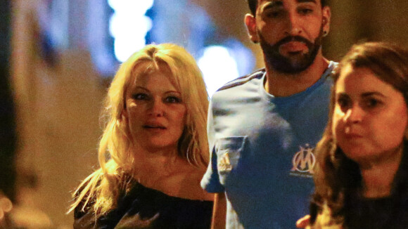 Pamela Anderson : Son couple avec Adil Rami critiqué, elle met tout au clair