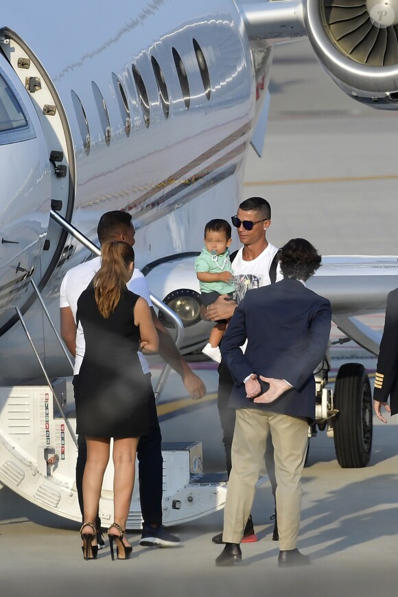 Cristiano Ronaldo arrive à Turin avec sa famille, le 29 juillet 2018.