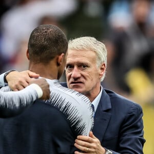 Kylian Mbappé et Didier Deschamps lors du match de quart de finale de la Coupe du Monde Russia2018 "France - Uruguay (FIFA World Cup Russia2018)" au stade Nijni Novgorod. La France a gagné 2-0 et rencontrera la Belgique en demi-finale. Russie, le 6 juillet 2018. © Cyril Moreau/Bestimage