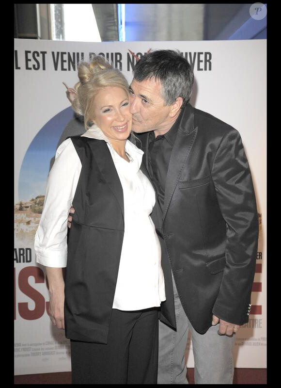 Jean-Marie Bigard et son épouse Claudia à la première du film Le Missionnaire. 28/04/09