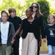 Angelina Jolie et ses quatre enfants Vivienne, Zahara, Knox et Shiloh sortent d'un cinéma à Los Angeles le 18 août 2018.