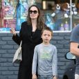 Exclusif - Angelina Jolie fait du shopping avec ses enfants à Los Feliz, le 15 août 2018
