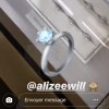 Alizée ("Pékin Express 2018 : La Course infernale") a choisi sa bague pour son mariage avec Maxime. Instagram.