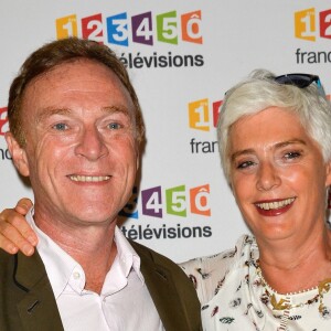Christophe Hondelatte et Frédérique Lantieri lors du photocall de la présentation de la nouvelle dynamique 2017-2018 de France Télévisions. Paris, le 5 juillet 2017. © Guirec Coadic/Bestimage