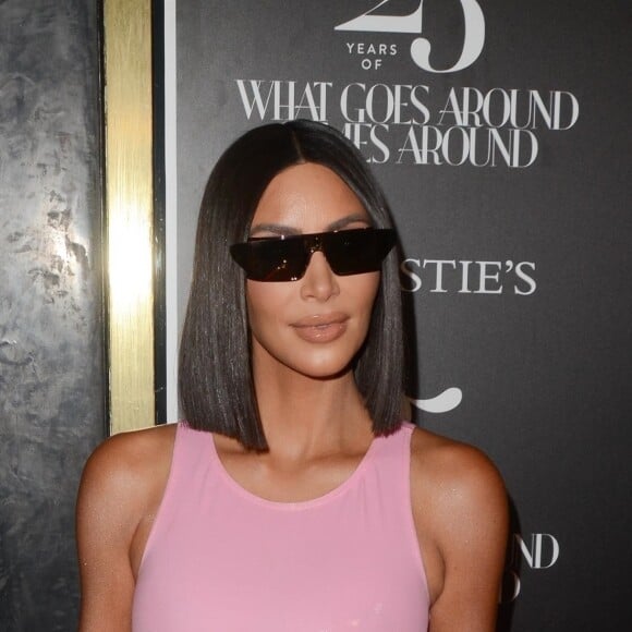 Kim Kardashian à la vente aux enchères du 25ème anniversaire de What Goes Around Comes à Beverly Hills, le 21 aout 2018.