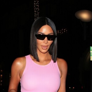 Kim Kardashian à la vente aux enchères du 25ème anniversaire de What Goes Around Comes à Beverly Hills, le 21 aout 2018.