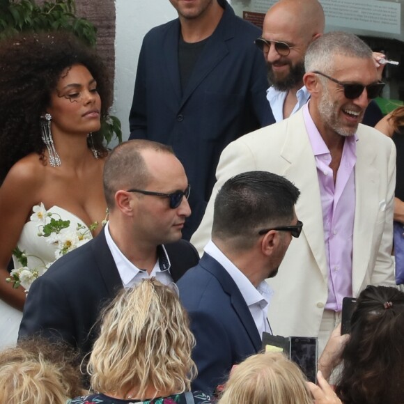 Sortie des mariés lors du mariage civil de Vincent Cassel et Tina Kunakey à la mairie de Bidart le 24 août 2018. © Patrick Bernard / Guillaume Collet / Bestimage