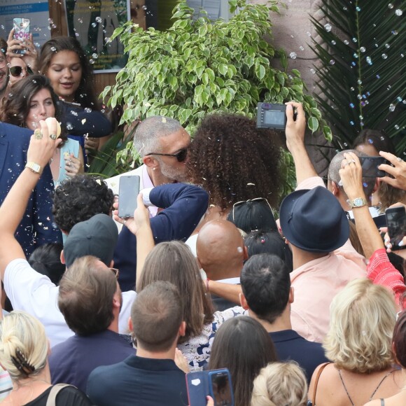 Sortie des mariés lors du mariage civil de Vincent Cassel et Tina Kunakey à la mairie de Bidart le 24 août 2018. © Patrick Bernard / Guillaume Collet / Bestimage