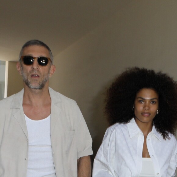 Vincent Cassel et sa fiancée Tina Kunakey - Arrivées au défilé de mode Homme printemps-été 2019 "Louis Vuitton" à Paris. Le 21 juin 2018 © CVS / Veeren / Bestimage