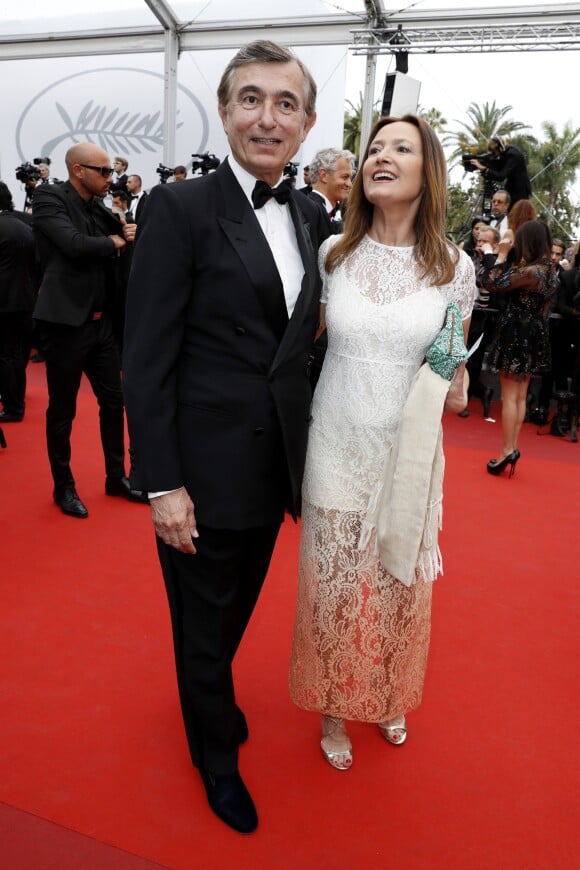 Philippe Douste-Blazy et sa compagne Marie-Laure Bec - Montée des marches du film "L'Amant Double" lors du 70e Festival International du Film de Cannes. Le 26 mai 2017. © Borde-Jacovides-Moreau / Bestimage