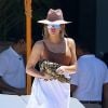 Exclusif - Khloe Kardashian - Les soeurs Kardashian passent la journée à la plage en compagnie de leurs compagnons et leurs amis à Puerto Vallarta au Mexique.  Le 15 août 2018.