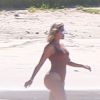Exclusif - Khloe Kardashian - Les soeurs Kardashian passent la journée à la plage en compagnie de leurs compagnons et leurs amis à Puerto Vallarta au Mexique. Le 15 août 2018.
