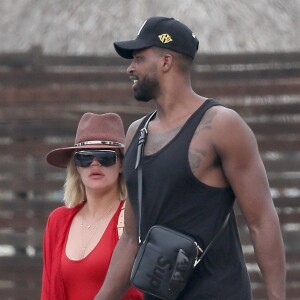 Exclusif - Khloe Kardashian et son compagnon Tristan Thompson - Les soeurs Kardashian passent la journée en bateau avec leurs compagnons et leurs amis au large de Puerto Vallarta au Mexique. Le 15 août 2018.