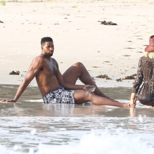 Exclusif  - Khloe Kardashian et son compagnon Tristan Thompson passent des vacances entre amis sous le soleil de Puerto Vallarta au Mexique. Le 12 août 2018.