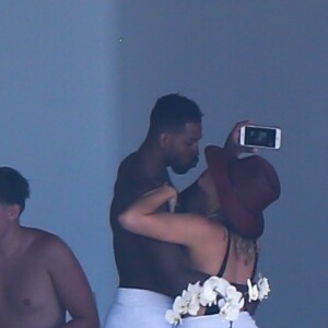 Exclusif  - Khloe Kardashian et son compagnon Tristan Thompson passent des vacances entre amis sous le soleil de Puerto Vallarta au Mexique. Le 12 août 2018.