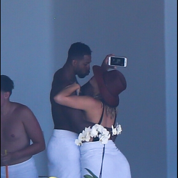 Exclusif  - Khloe Kardashian et son compagnon Tristan Thompson passent des vacances entre amis sous le soleil de Puerto Vallarta au Mexique. Le 12 août 2018.