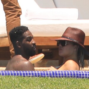 Exclusif  - Khloe Kardashian et son compagnon Tristan Thompson passent des vacances entre amis sous le soleil de Puerto Vallarta au Mexique. Le 12 août 2018.