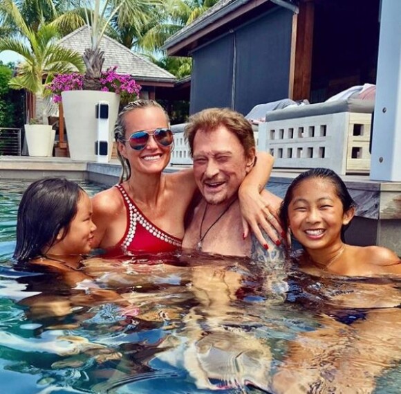 Johnny Hallyday en vacances à Saint-Barthélemy avec sa femme Laeticia et leurs deux filles Jade et Joy, 23 août 2017.