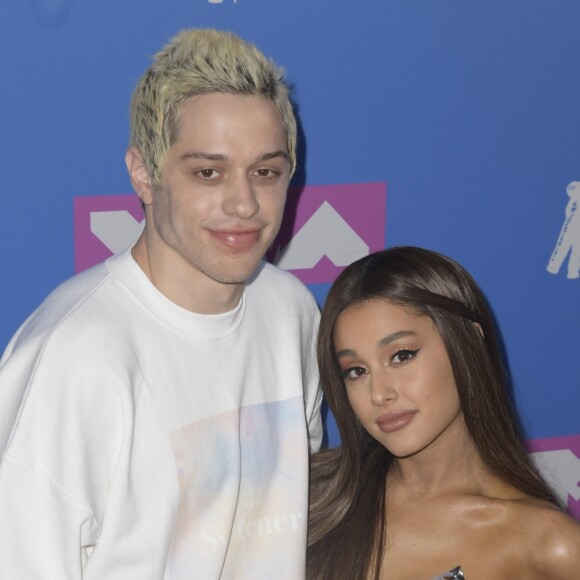 Ariana Grande et son fiancé Pete Davidson - Photocall des MTV Video Music Awards 2018 au Radio City Music Hall à New York, le 20 août 2018.