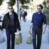 Mandy Moore fait du shopping avec son compagnon Taylor Goldsmith, du groupe Dawes, dans les rues de Beverly Hills. Le 5 novembre 2015