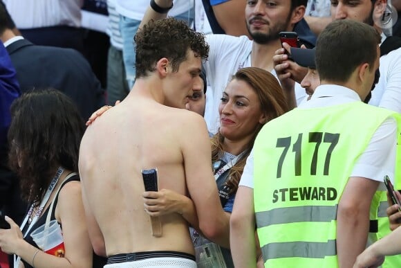 L'ex-Miss France Rachel Legrain-Trapani félicite son compagnon Benjamin Pavard après la victoire de la France face à l'Argentine lors des 8ème de finale de la Coupe du monde à Kazan en Russie le 30 juin 2018. © Cyril Moreau/Bestimage