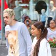 Exclusif - Ariana Grande et son fiancé Pete Davidson ont été aperçus dans les rues de New York. Le couple a fait un arrêt shopping dans le magasin Target après avoir quitté les studios de N. Minaj et M. Strahan, le 21 aout 2018.