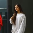 Ariana Grande se promène avec une amie à New York le 16 août 2018.