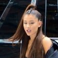 Exclusif - Ariana Grande et son fiancé P. Davidson font du shopping avec des amis à New York. Le couple semble très proche et très amoureux. le 28 juin 2018