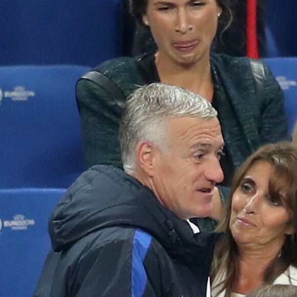 Didier Deschamps et sa femme Claude - Les joueurs retrouvent leur famille dans les tribunes à la fin du match de quart de finale de l'UEFA Euro 2016 France-Islande au Stade de France à Saint-Denis le 3 juillet 2016. © Cyril Moreau / Bestimage